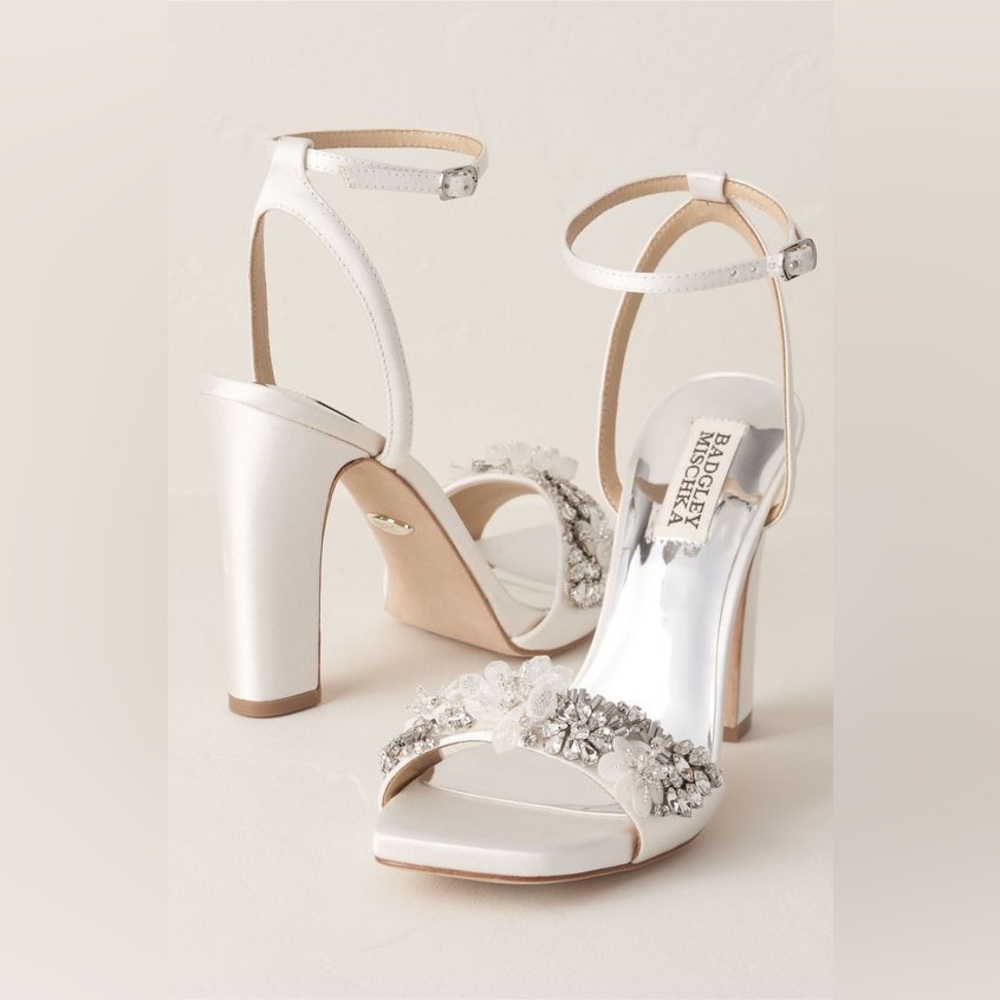 Badgley Mischka Alexa Embellished Block Heel Size 8 $245